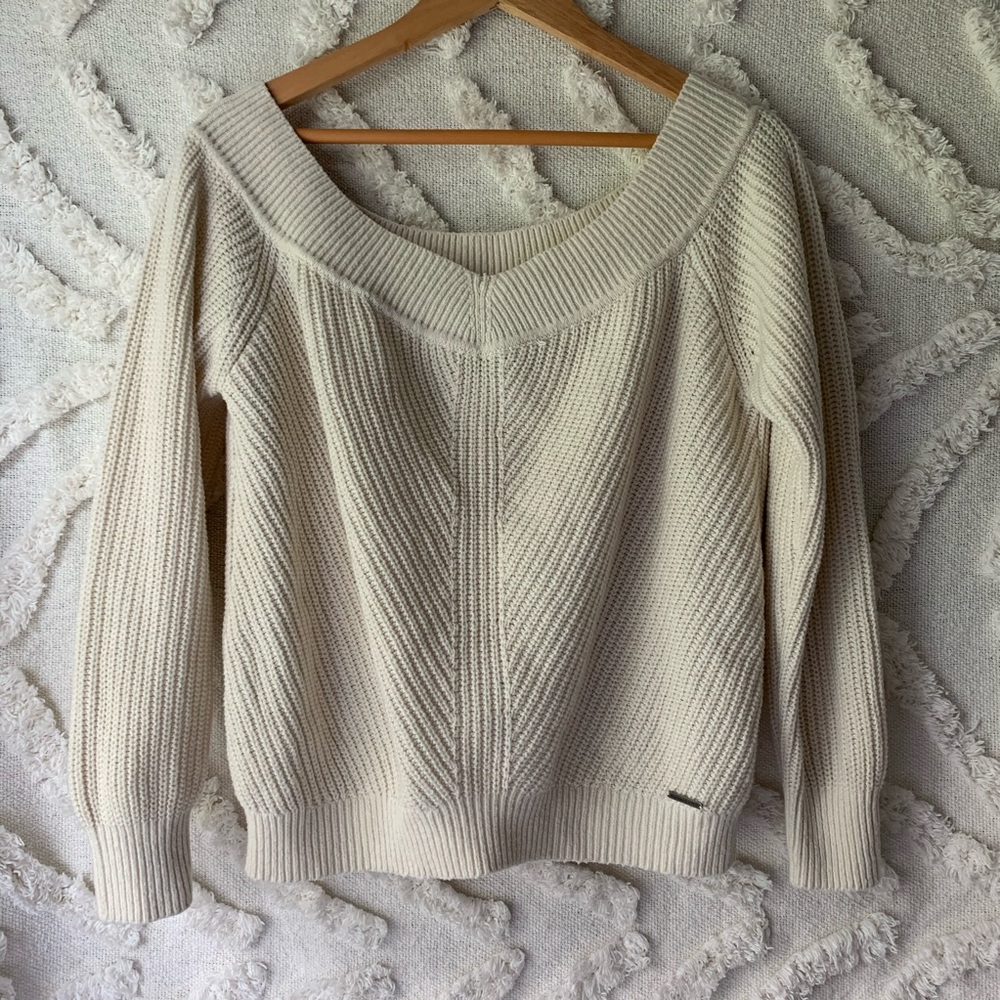 🌴5/$25 A&F Off Shoulder Sweater
